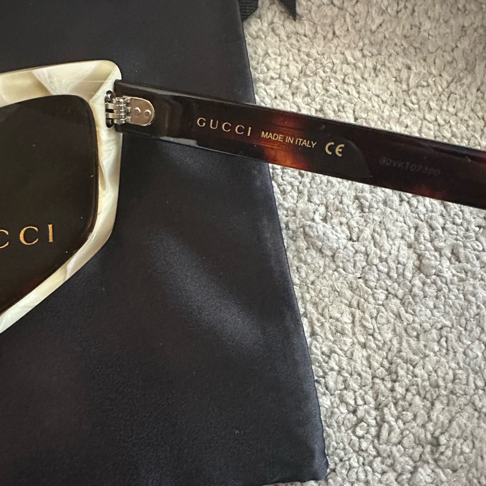 Gucci Brown Tortoise Shell Square Sunglasses with Velvet Case and Dust Bag - Picture 5 of 13